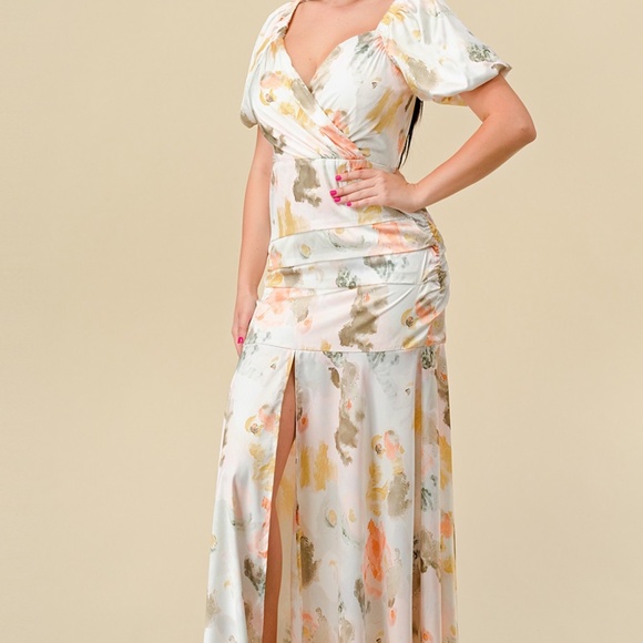 WHOLESALE PRINTED RUCHED DETAIL RUFFLE MAXI DRESS - Picture 2 of 5